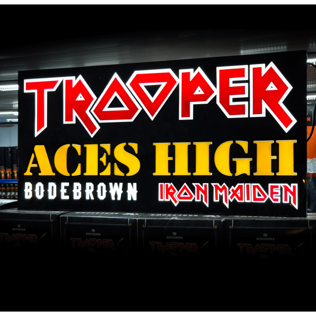 Luminoso de cerveja Trooper Aces High Iron Maiden